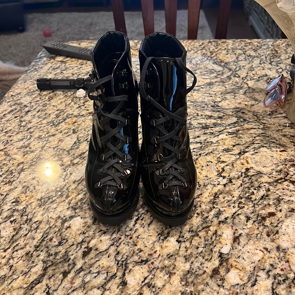 These are Alaia boots Paris,new nice looking shoe